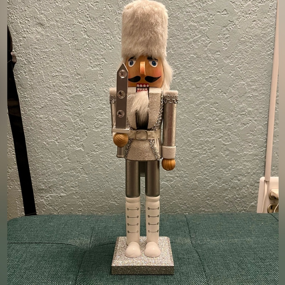 Snow King White Silver Glitter Winter Soldier Nutcracker